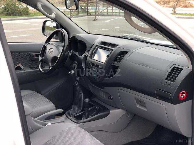 Toyota Hilux 2010, 280,000 km - 2.5 l - Bakı