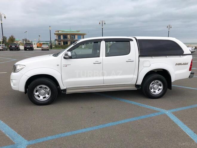 Toyota Hilux 2010, 280,000 km - 2.5 l - Bakı