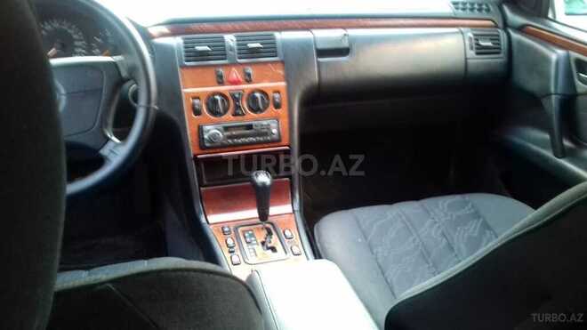 Mercedes E 220 1999, 280,000 km - 2.2 l - Bakı