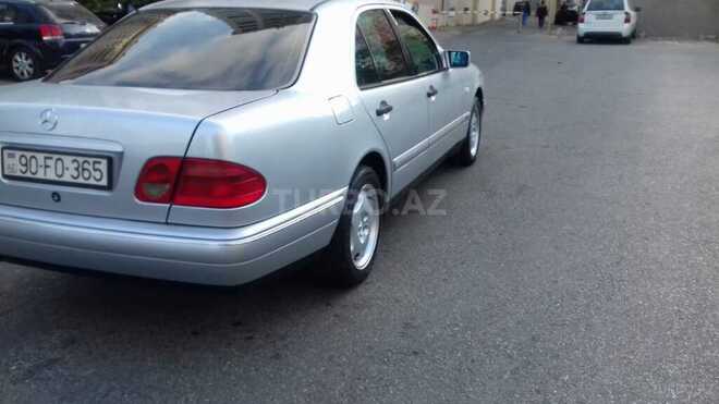 Mercedes E 220 1999, 280,000 km - 2.2 l - Bakı