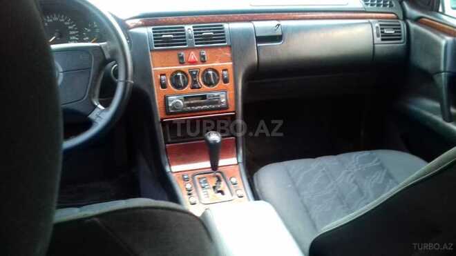 Mercedes E 220 1999, 280,000 km - 2.2 l - Bakı