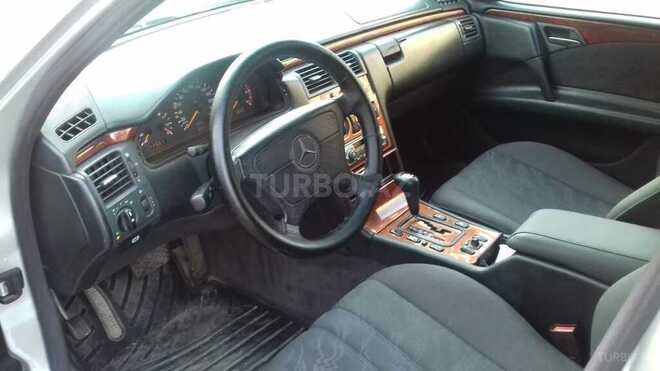 Mercedes E 220 1999, 280,000 km - 2.2 l - Bakı