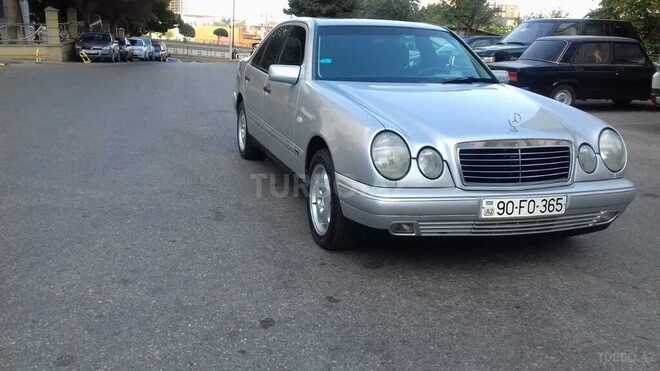 Mercedes E 220 1999, 280,000 km - 2.2 l - Bakı