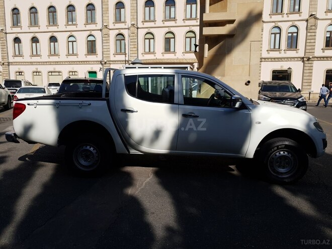Mitsubishi L200 2011, 580,000 km - 2.5 l - Bakı