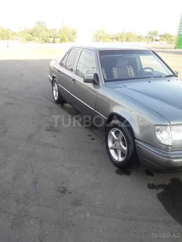 Mercedes E 250 1992, 300,000 km - 2.5 л - Beyləqan