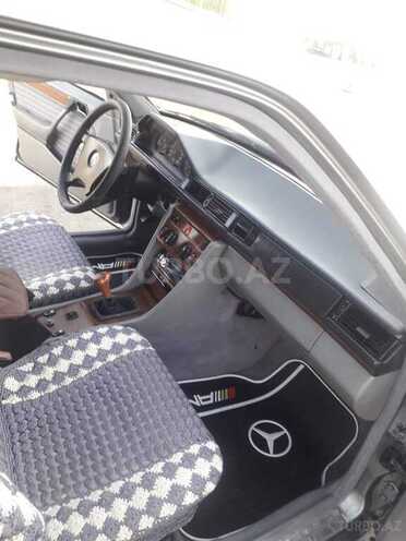 Mercedes E 250 1992, 300,000 km - 2.5 л - Beyləqan