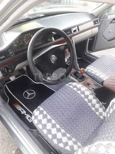 Mercedes E 250 1992, 300,000 km - 2.5 л - Beyləqan