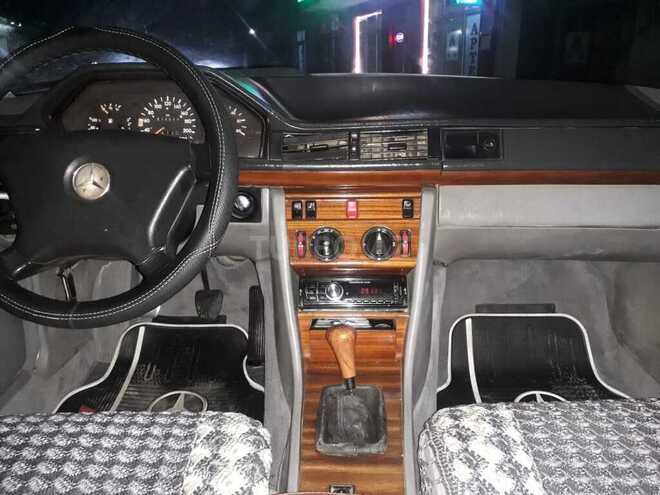 Mercedes E 250 1992, 300,000 km - 2.5 л - Beyləqan
