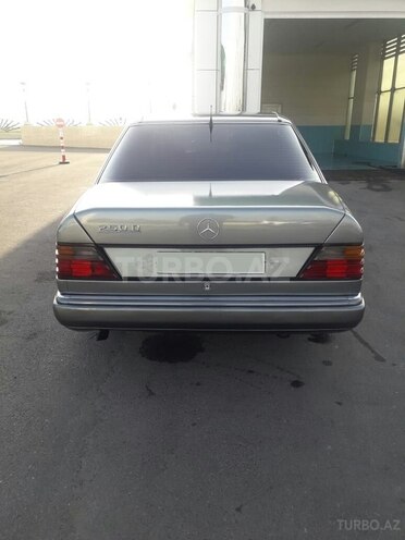 Mercedes E 250 1992, 300,000 km - 2.5 л - Beyləqan