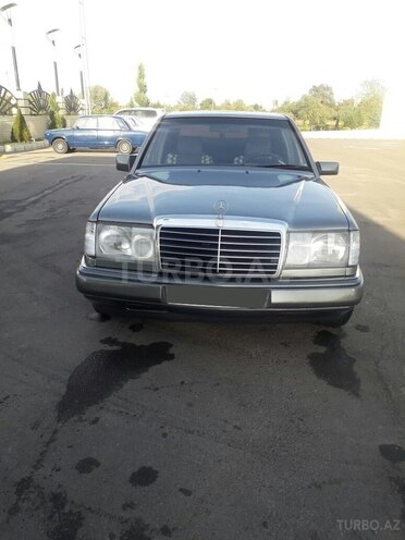 Mercedes E 250 1992, 300,000 km - 2.5 л - Beyləqan