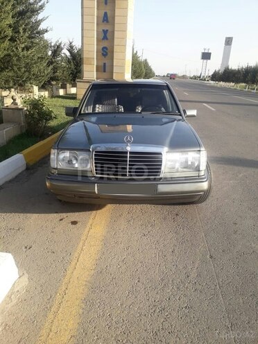 Mercedes E 250 1992, 300,000 km - 2.5 л - Beyləqan