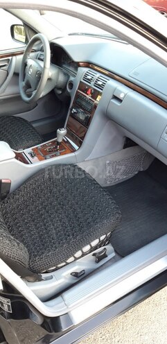 Mercedes E 220 2000, 285,000 km - 2.2 l - Bakı