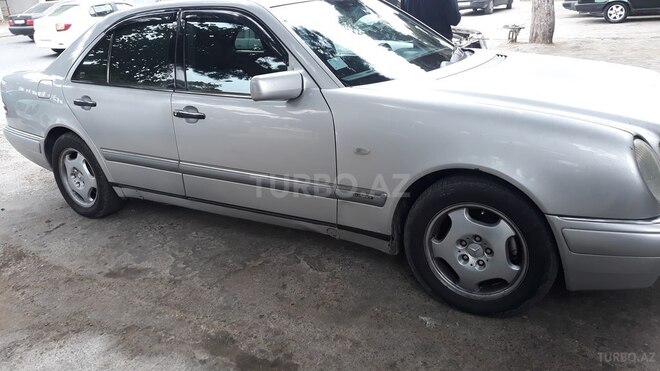 Mercedes E 230 1995, 220,000 km - 2.3 л - Bakı