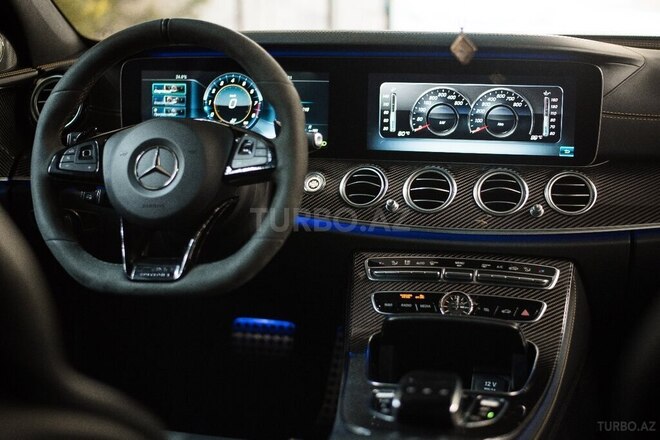 Mercedes  2017, 20,000 km - 4.0 l - Bakı