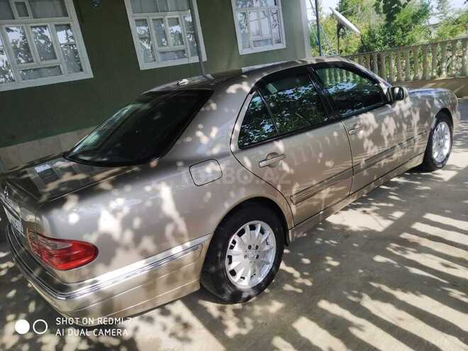 Mercedes E 220 2001, 330,000 km - 2.2 l - Biləsuvar