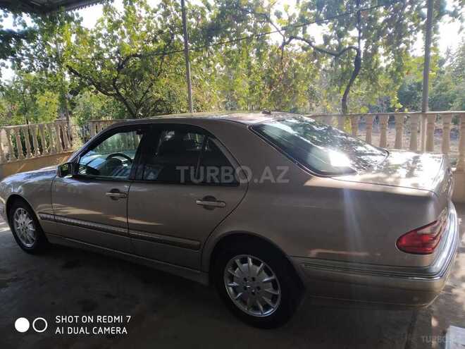 Mercedes E 220 2001, 330,000 km - 2.2 l - Biləsuvar