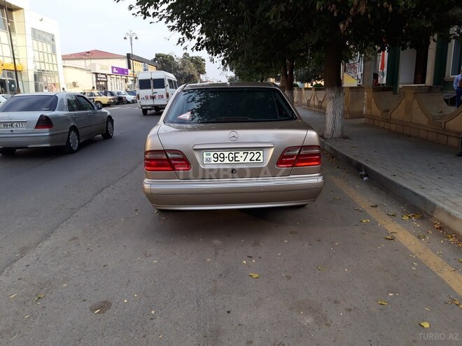 Mercedes E 220 2001, 330,000 km - 2.2 l - Biləsuvar