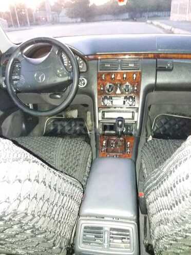 Mercedes E 220 2000, 340,555 km - 2.2 l - Qəbələ