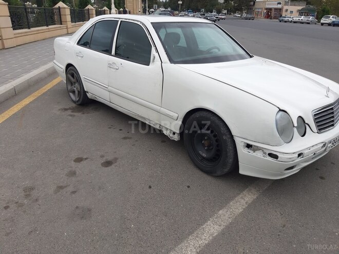 Mercedes E 240 2001, 228,500 km - 2.4 l - Bərdə