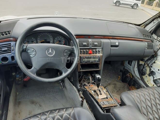 Mercedes E 240 2001, 228,500 km - 2.4 l - Bərdə