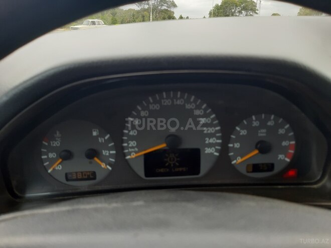 Mercedes E 240 2001, 228,500 km - 2.4 l - Bərdə