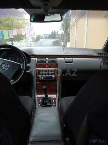 Mercedes E 200 1999, 266,740 km - 2.0 l - Bakı