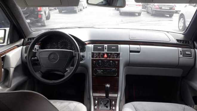 Mercedes E 240 1998, 404,645 km - 2.4 l - Bakı