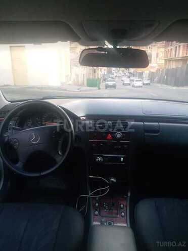 Mercedes E 220 2000, 245,000 km - 2.2 l - Bakı