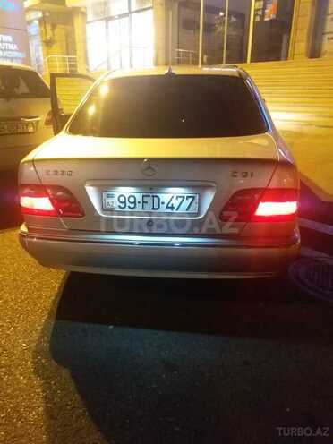 Mercedes E 220 2000, 245,000 km - 2.2 l - Bakı
