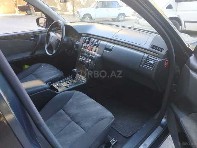 Mercedes E 270 2001, 258,394 km - 2.7 l - Sumqayıt
