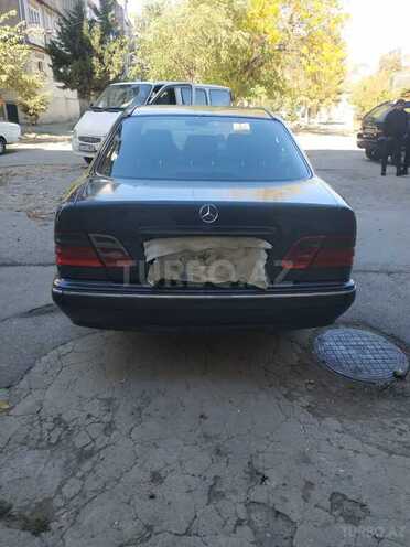 Mercedes E 270 2001, 258,394 km - 2.7 l - Sumqayıt