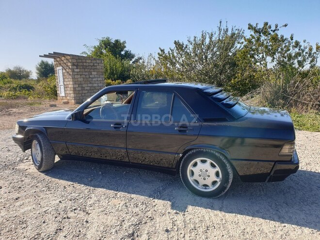 Mercedes 190 1989, 380,000 km - 2.0 l - Xudat