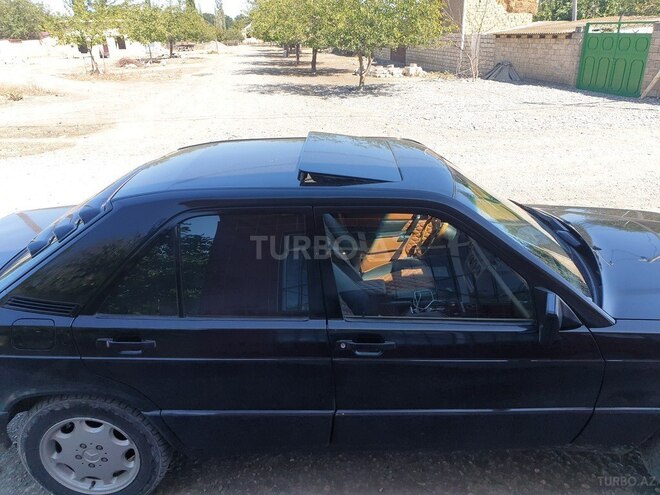 Mercedes 190 1989, 380,000 km - 2.0 l - Xudat
