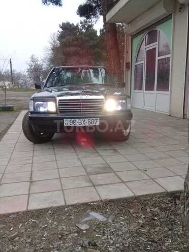 Mercedes 190 1989, 380,000 km - 2.0 l - Xudat