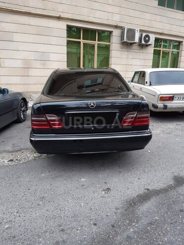 Mercedes E 220 1999, 277,000 km - 2.2 л - Bakı