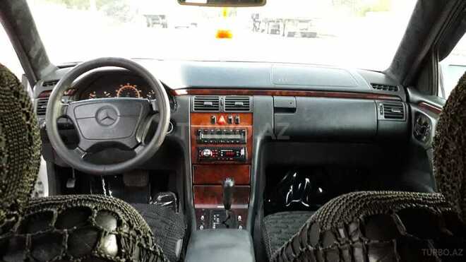 Mercedes E 320 1999, 310,000 km - 3.2 l - Beyləqan