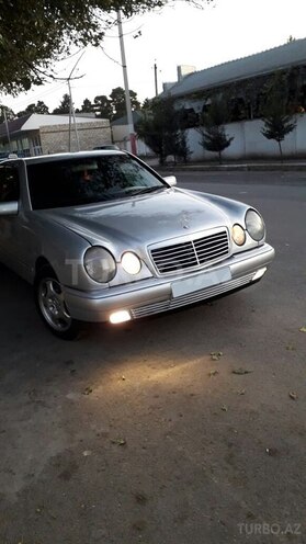 Mercedes E 320 1999, 310,000 km - 3.2 l - Beyləqan
