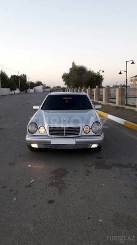 Mercedes E 320 1999, 310,000 km - 3.2 l - Beyləqan