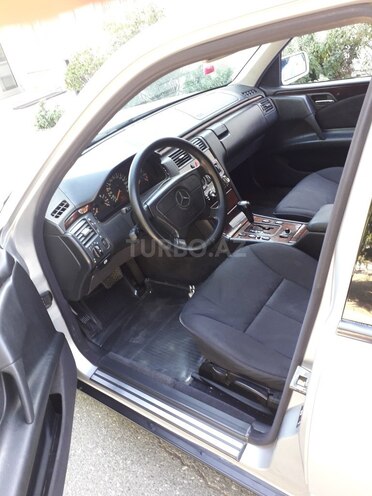 Mercedes E 240 1998, 302,125 km - 2.4 l - Sumqayıt