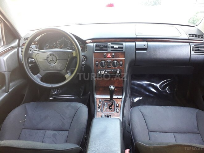 Mercedes E 240 1998, 302,125 km - 2.4 l - Sumqayıt