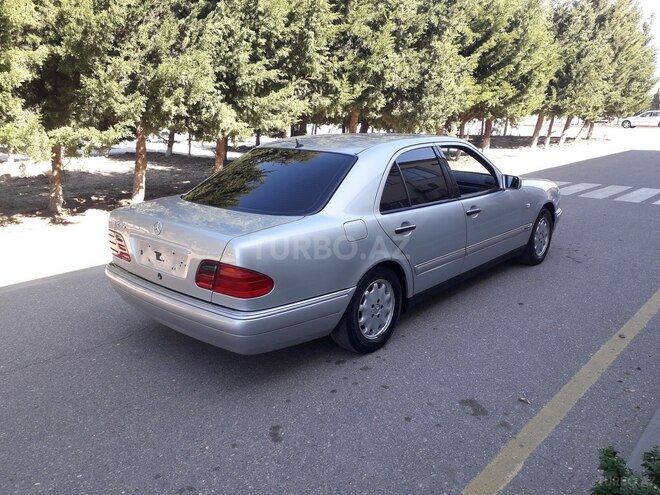 Mercedes E 240 1998, 302,125 km - 2.4 l - Sumqayıt