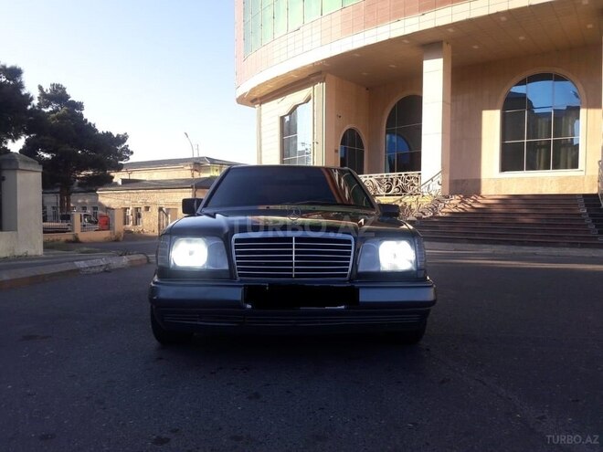 Mercedes E 220 1992, 365,652 km - 2.2 l - Bakı