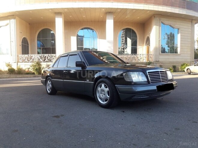 Mercedes E 220 1992, 365,652 km - 2.2 l - Bakı
