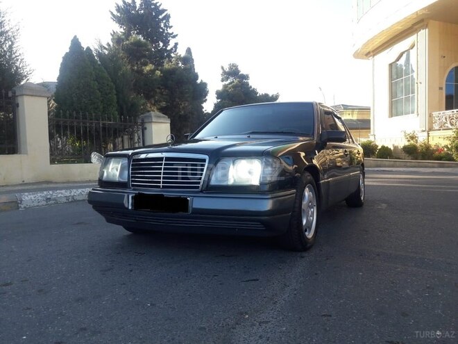 Mercedes E 220 1992, 365,652 km - 2.2 l - Bakı