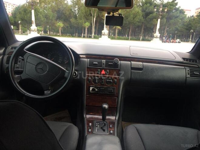 Mercedes E 230 1996, 260,000 km - 2.3 l - Sumqayıt