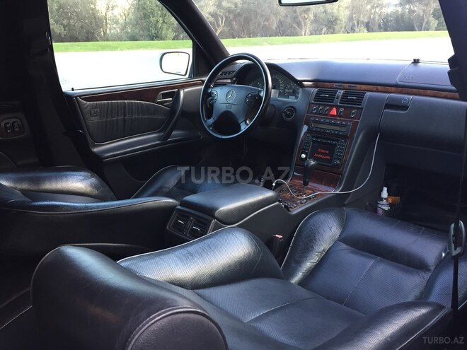 Mercedes E 320 2000, 199,000 km - 3.2 l - Bakı