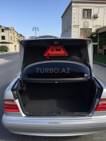 Mercedes E 320 2000, 199,000 km - 3.2 l - Bakı