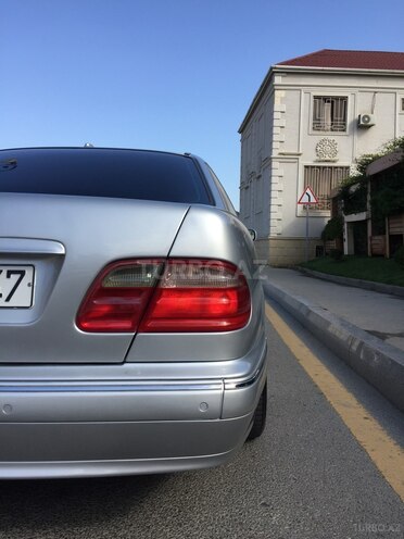 Mercedes E 320 2000, 199,000 km - 3.2 l - Bakı