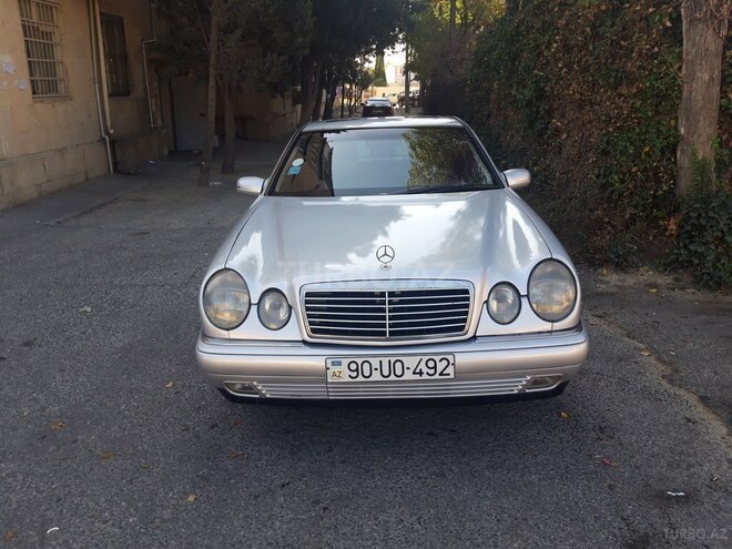 Mercedes E 220 1999, 235,000 km - 2.2 л - Bakı