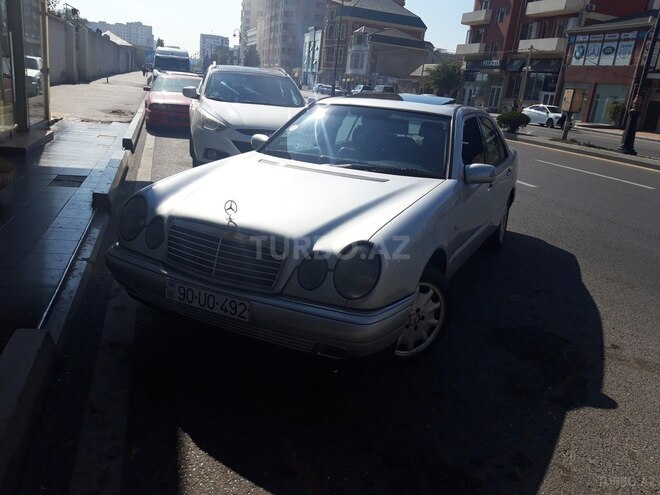 Mercedes E 220 1999, 235,000 km - 2.2 л - Bakı